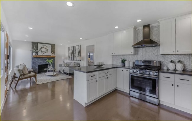 Building Photo - Beautiful Remodeled Home in Menlo Park *Walk to Meta Campus*