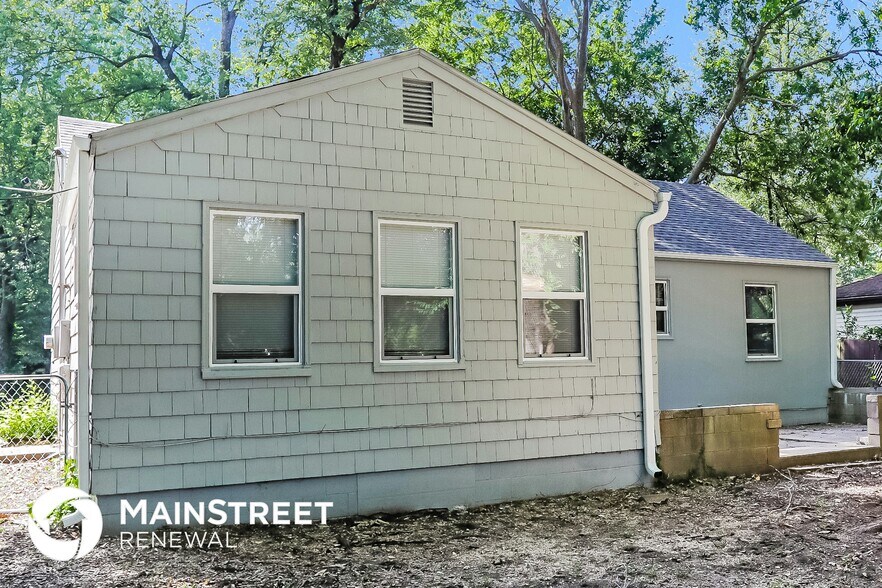 Building Photo - 8906 Richards Dr