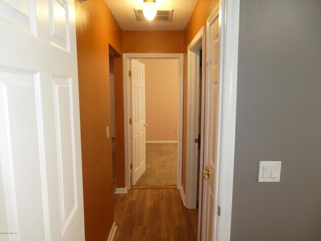 Building Photo - 955 Otter Creek Dr