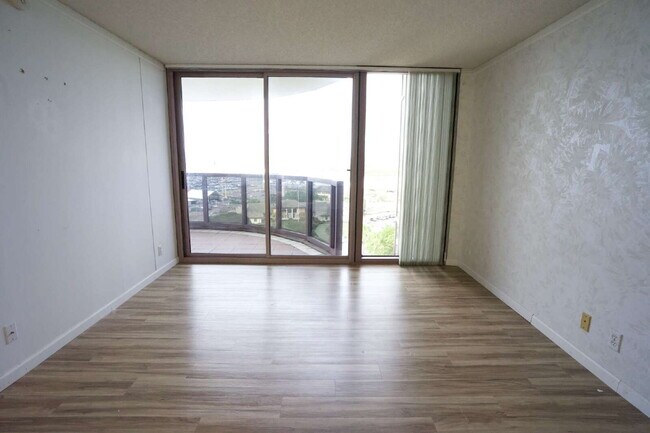 Building Photo - Spacious 2BR/2BA w/ Views, Lanai & 2 Parking – One Waterfront Tower