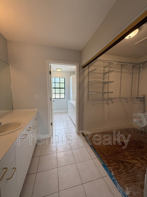 Building Photo - 1070 Sanibel Ct
