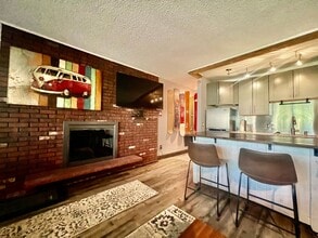 Building Photo - Beautifully updated condo in Winter Park
