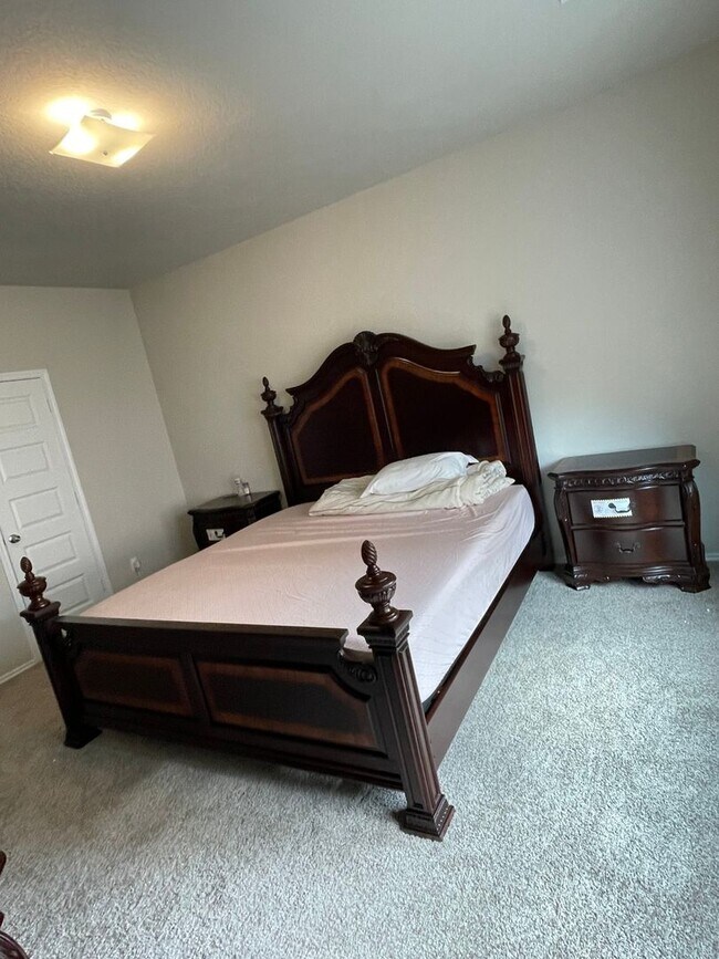 Building Photo - 5 Bedroom House in Cibolo
