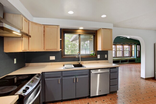 Building Photo - 1707 SW Binford Lake Pkwy