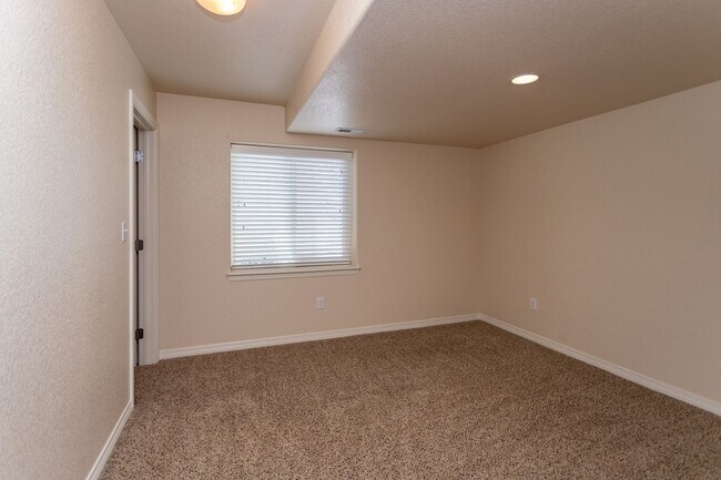 Building Photo - Spacious 5-Bedroom Home with Finished Base...