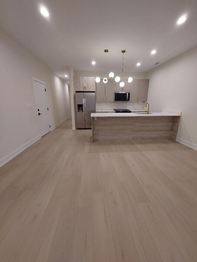 Building Photo - 4625 S Michigan Ave