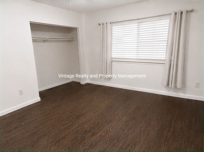 Building Photo - 623 Bedlow Dr