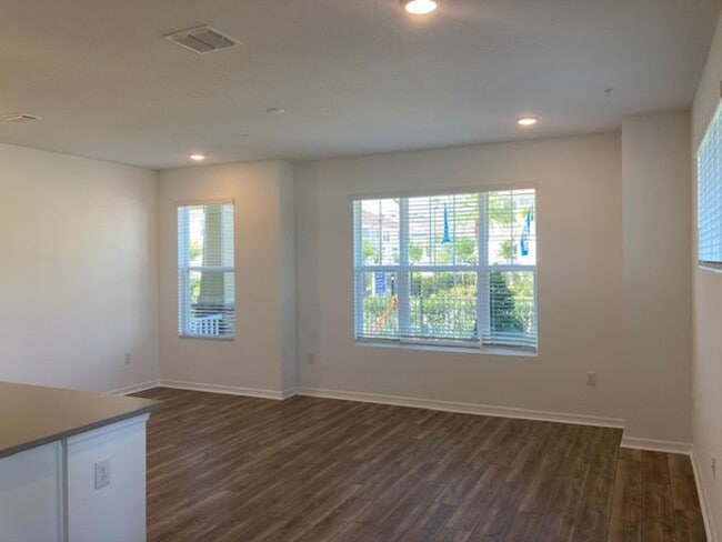 Building Photo - Immaculate 3/2.5 townhouse in Randal Walk Community of Lake Nona Area (Gated)