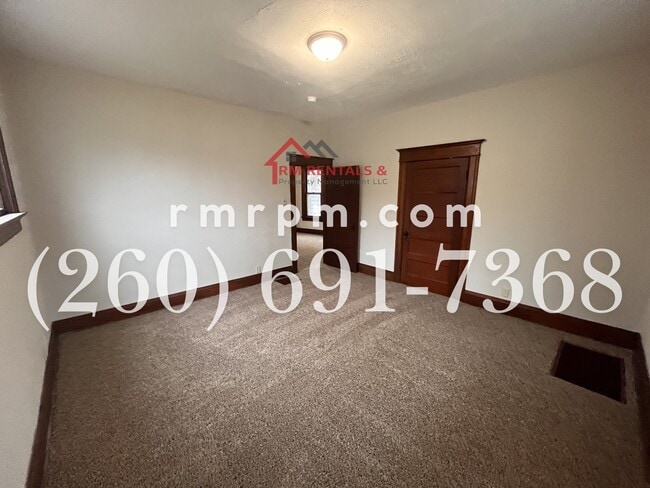 Building Photo - 439 E Taber St