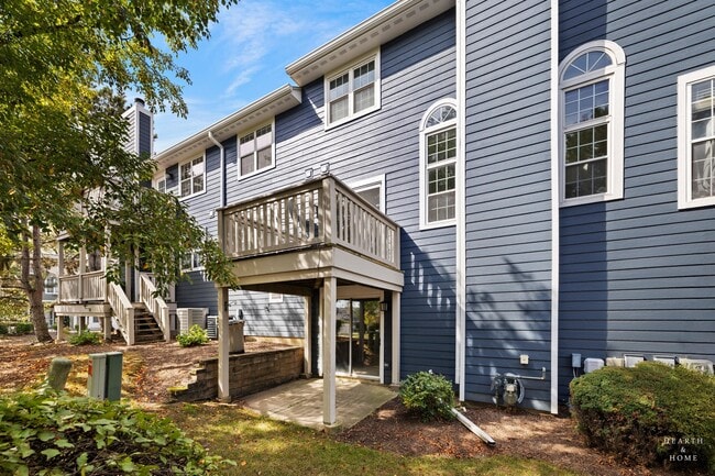 Building Photo - 615 W Parkside Dr