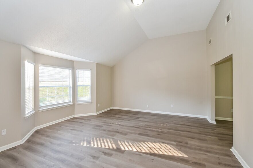 Building Photo - 4410 Reserve Hill Crossing