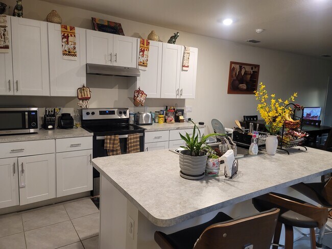 Building Photo - 1500 Fernmeadow St