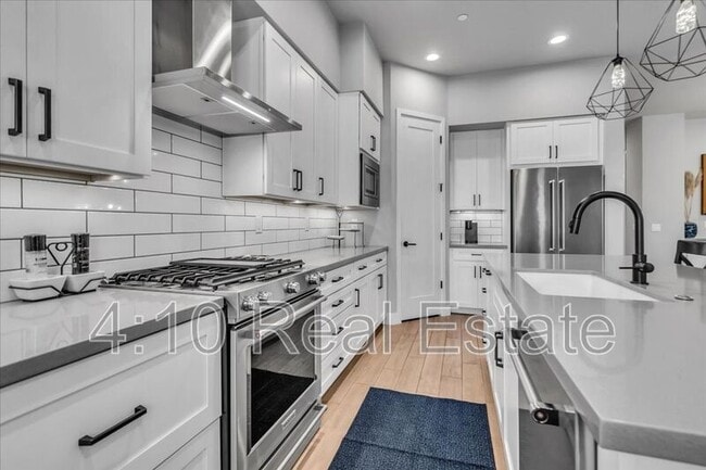 Building Photo - 1111 E Missouri Ave