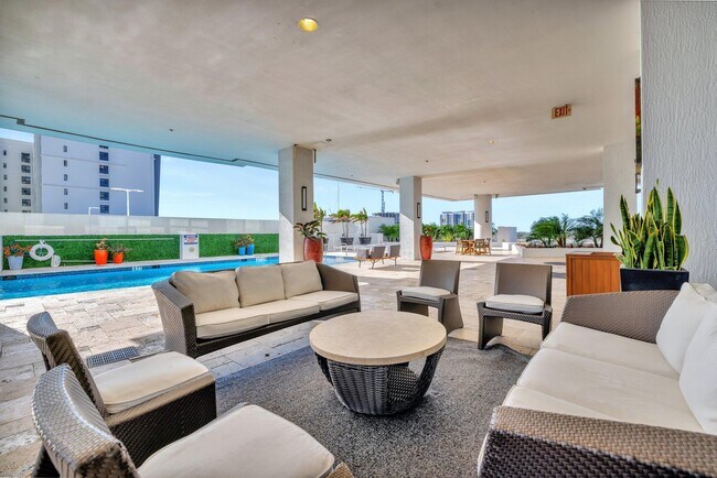 Building Photo - 315 NE 3rd Ave