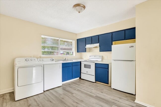 Building Photo - 2-Bedroom Apartment in Convenient Savannah Location
