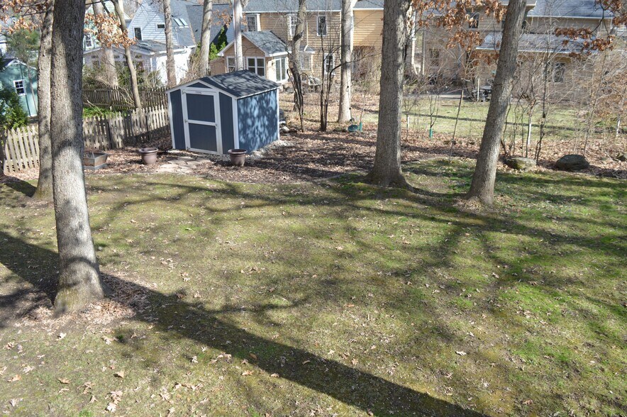 Building Photo - 4145 Hiawatha Dr