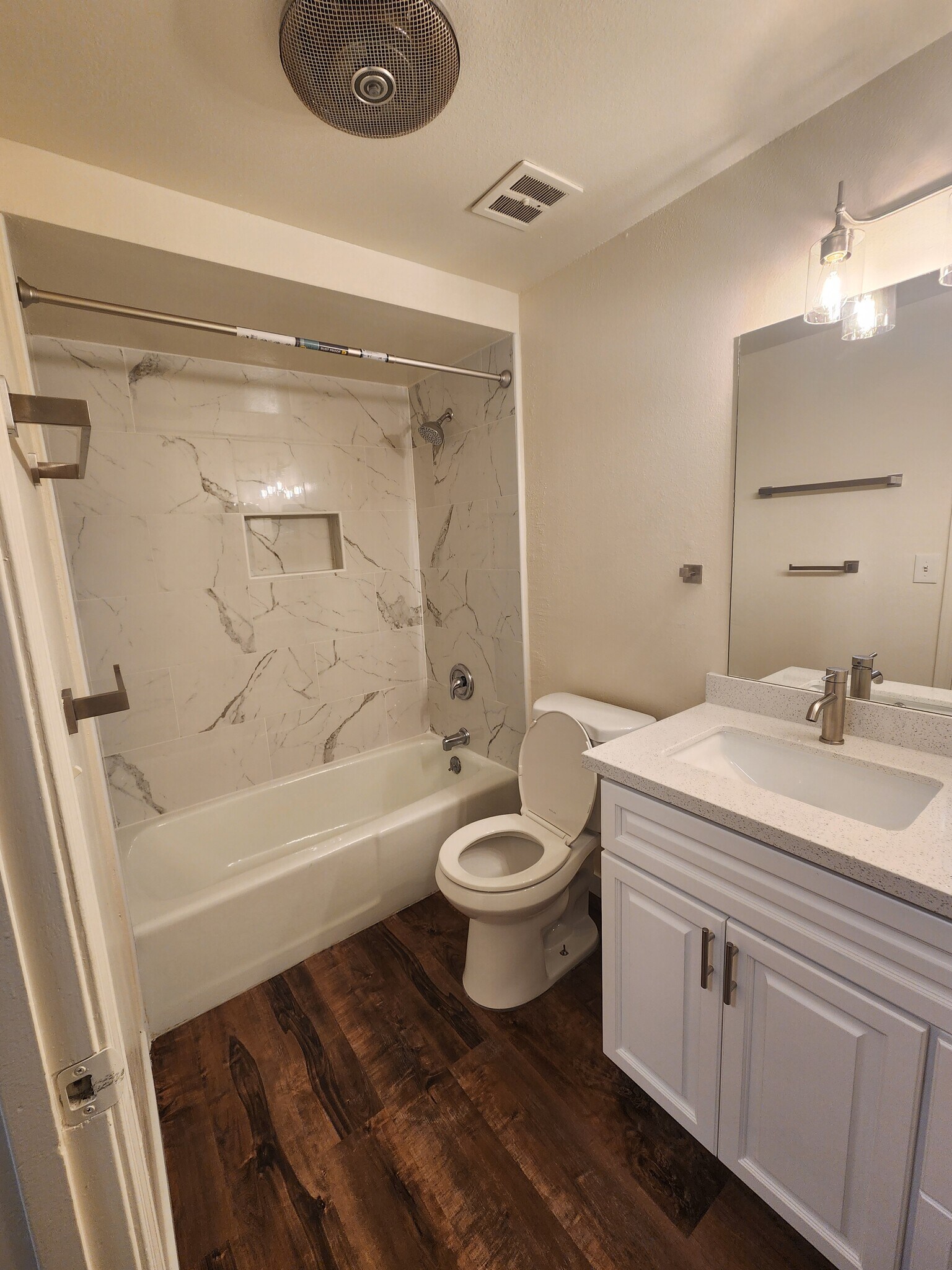 Hallway Bathroom - 431 S Simpson Ave