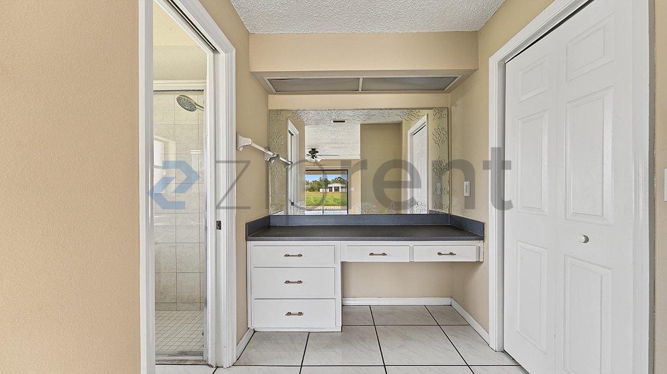 Building Photo - Unit