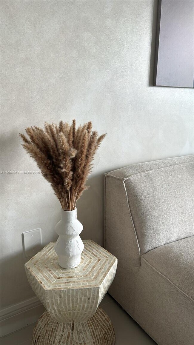 Building Photo - 1861 NW S River Dr