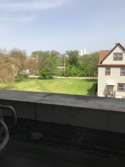 Building Photo - 7116 S Harvard Ave