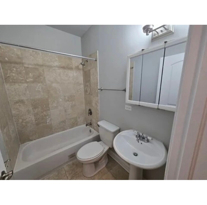 Building Photo - 3831 N Kedzie Ave