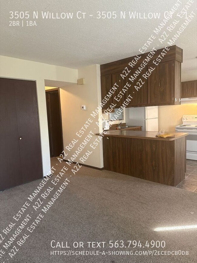 Building Photo - 2 bedroom, 1 bath move in ready- walking d...