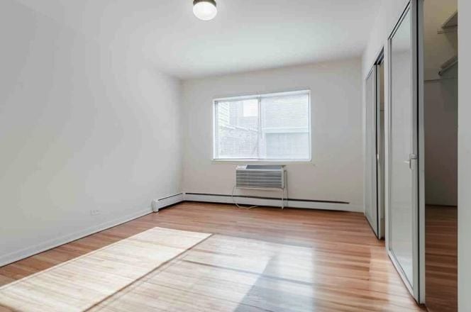 Building Photo - 424 W Oakdale Ave