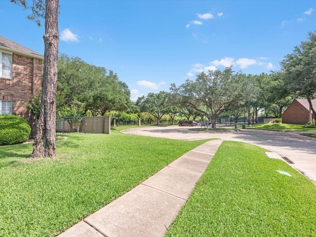 Building Photo - 1227 Lake Estates Ct