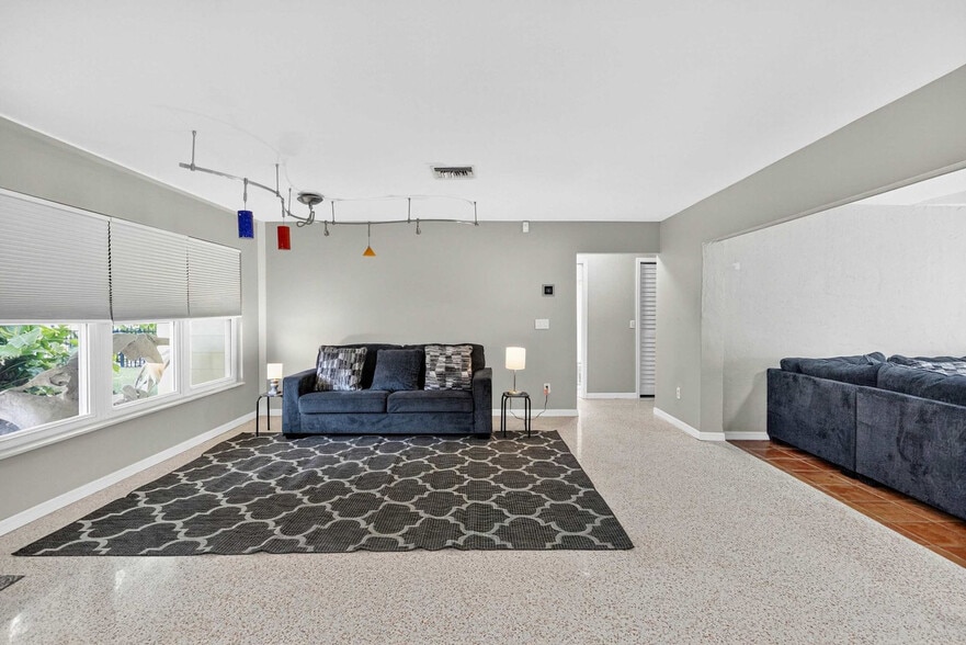 Building Photo - 349 Avenida Madera