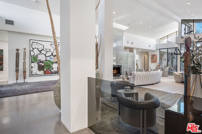 Building Photo - 6 Rocky Ln