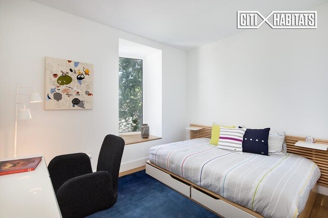 Building Photo - 213 Columbia St