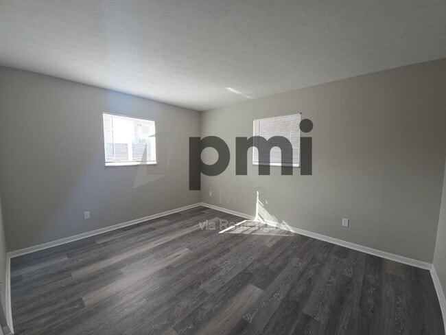 Building Photo - 834 Whitethorne Ave