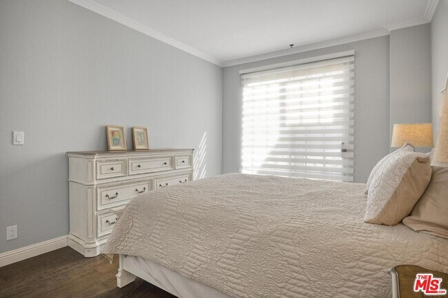 Building Photo - 860 S Lucerne Blvd