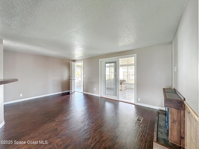 Building Photo - 425 Baker Rd