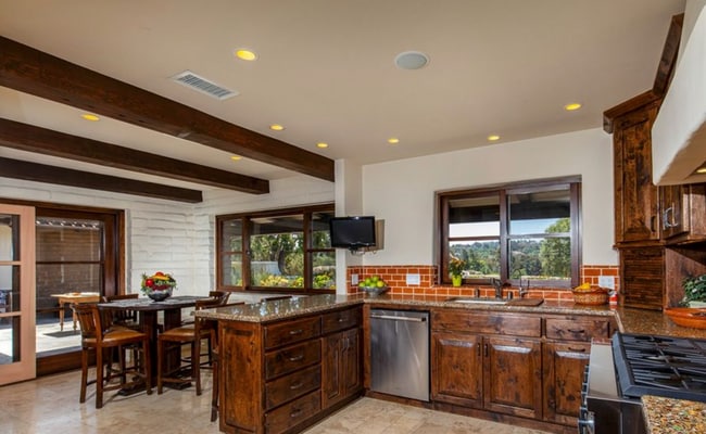 Building Photo - This Beautiful Hacienda Style Home combine...
