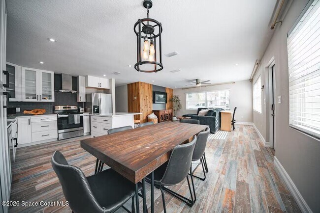 Building Photo - 208 Seminole Ave W