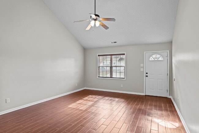 Building Photo - 178 Kelly Cir