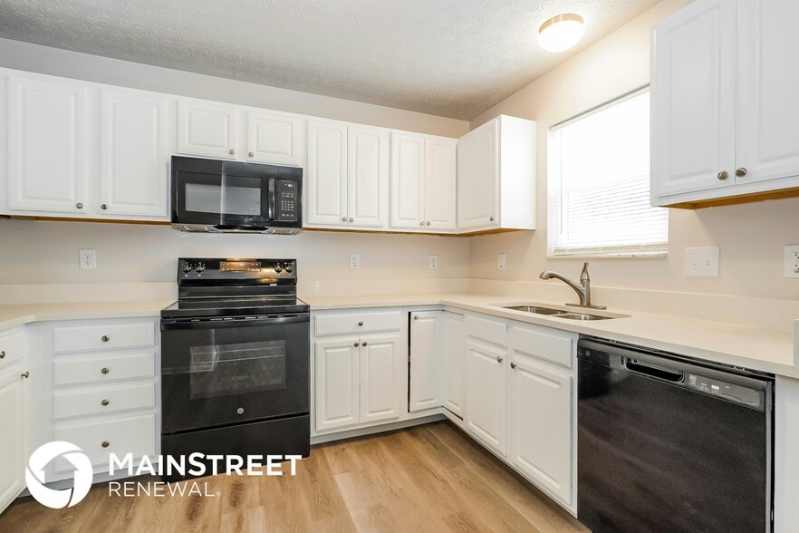 Building Photo - 1599 Covina Dr