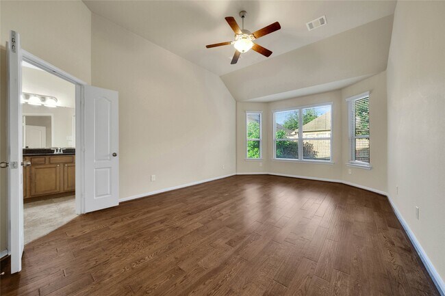 Building Photo - 25208 Forest Ledge Dr