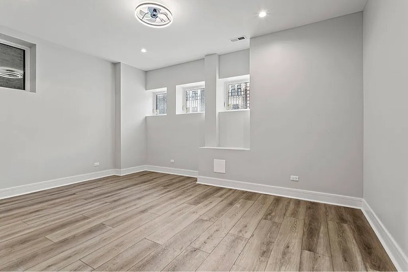 Building Photo - 4827 S St Lawrence Ave