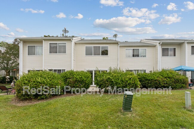 Building Photo - 3823 Staffordshire Ln