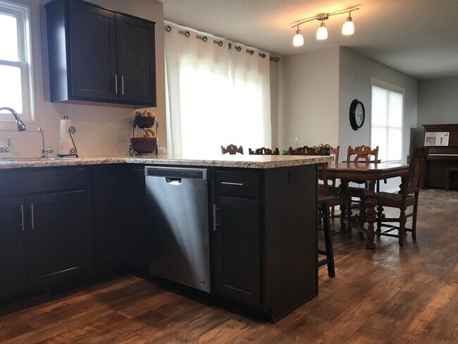 Building Photo - 2119 Meadowsweet Pkwy