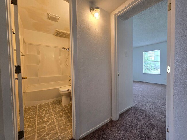 Building Photo - 1305 Quail Cir
