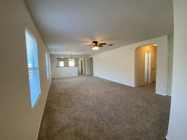 Building Photo - 8027 Ashwood Pointe
