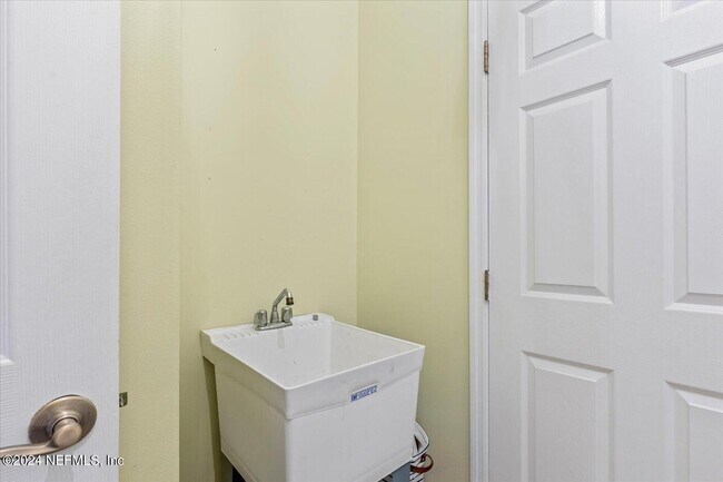 Building Photo - 1687 Majestic View Ln