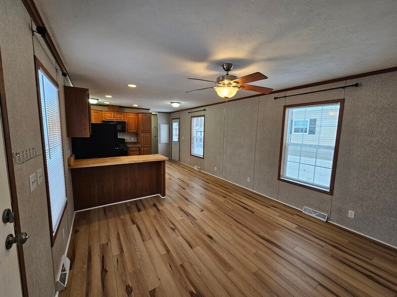 Building Photo - 34 Pine Cir