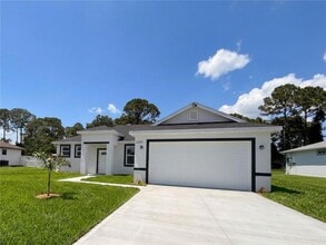 Building Photo - 1098 Hammacher Ave SW