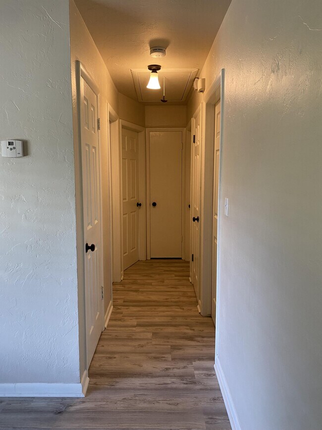 Building Photo - 205 S Bristow Ave