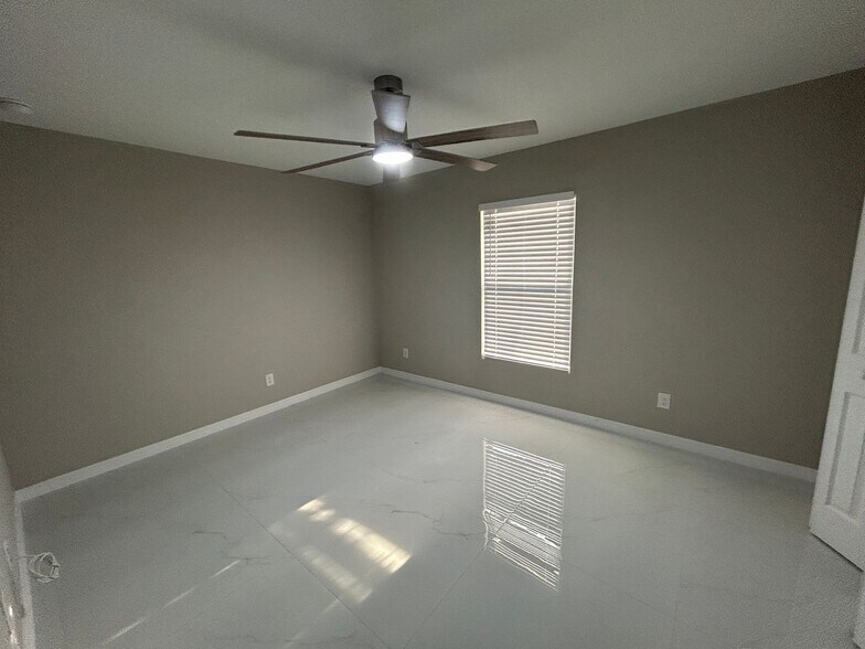 Building Photo - 2601 NE Juanita Pl