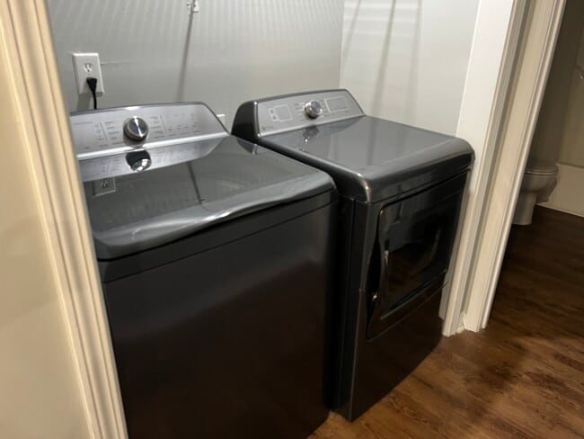 Building Photo - 68 Summer Oaks Dr